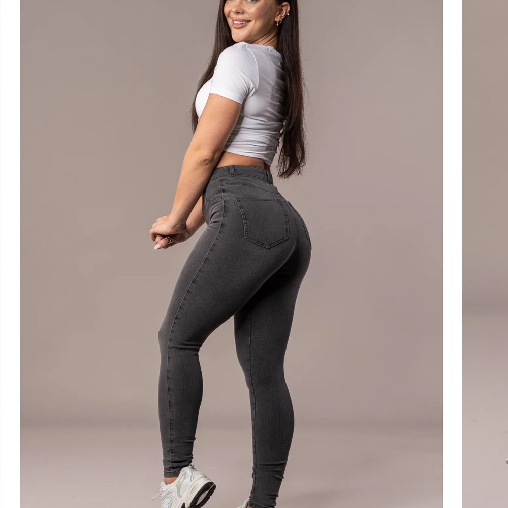 Elegant Dark Gray Skinny Jeans for Women